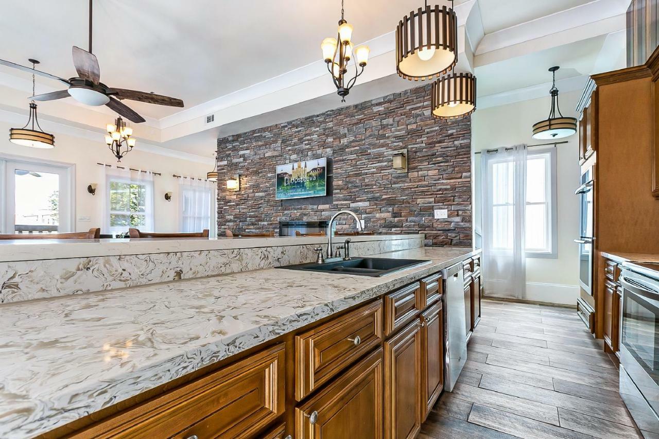 Spacious 4Br Condo On Carondelet Near All Hot Spo New Orleans Exterior foto